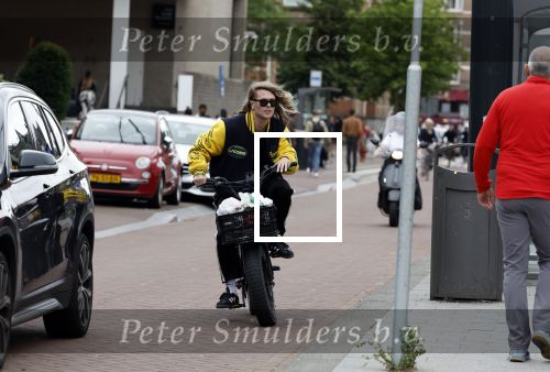Amsterdam 24 juli 2023
Jordy Huisman van Kris Kroos Amsterdam op zijn electrische fiets