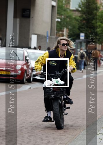 Amsterdam 24 juli 2023
Jordy Huisman van Kris Kroos Amsterdam op zijn electrische fiets