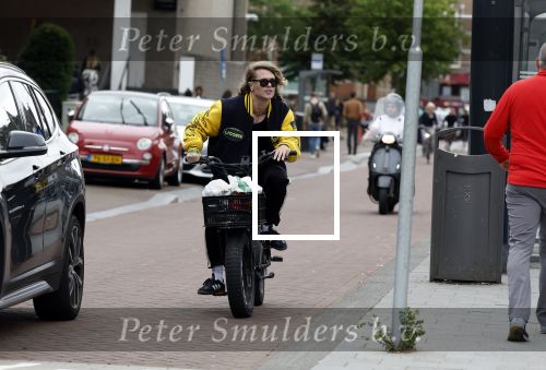 Amsterdam 24 juli 2023
Jordy Huisman van Kris Kroos Amsterdam op zijn electrische fiets