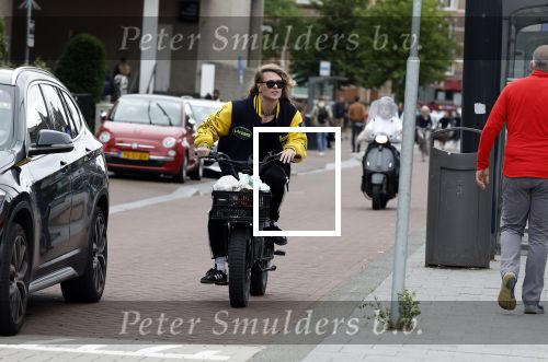 Amsterdam 24 juli 2023
Jordy Huisman van Kris Kroos Amsterdam op zijn electrische fiets