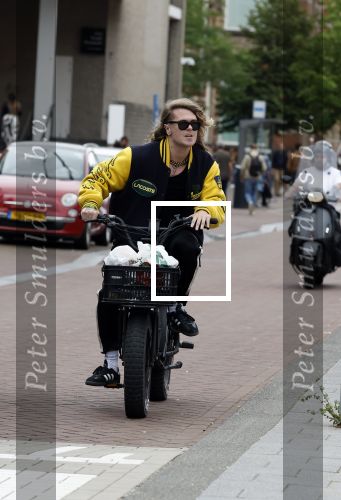 Amsterdam 24 juli 2023
Jordy Huisman van Kris Kroos Amsterdam op zijn electrische fiets