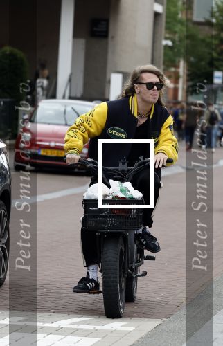 Amsterdam 24 juli 2023
Jordy Huisman van Kris Kroos Amsterdam op zijn electrische fiets