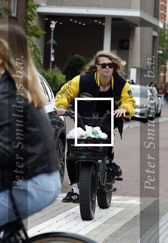 Amsterdam 24 juli 2023
Jordy Huisman van Kris Kroos Amsterdam op zijn electrische fiets