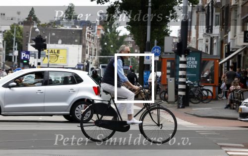 Amsterdam 16 juli 2023
Jort Kelder op de fiets in Amsterdam zuid.