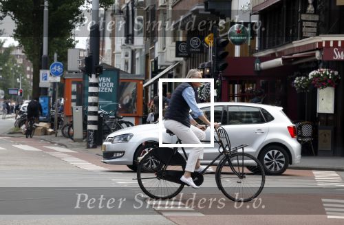 Amsterdam 16 juli 2023
Jort Kelder op de fiets in Amsterdam zuid.