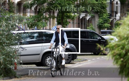 Amsterdam 16 juli 2023
Jort Kelder op de fiets in Amsterdam zuid.
