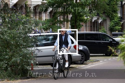 Amsterdam 16 juli 2023
Jort Kelder op de fiets in Amsterdam zuid.