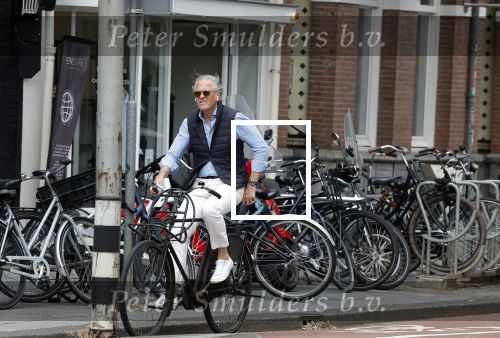 Amsterdam 16 juli 2023
Jort Kelder op de fiets in Amsterdam zuid.