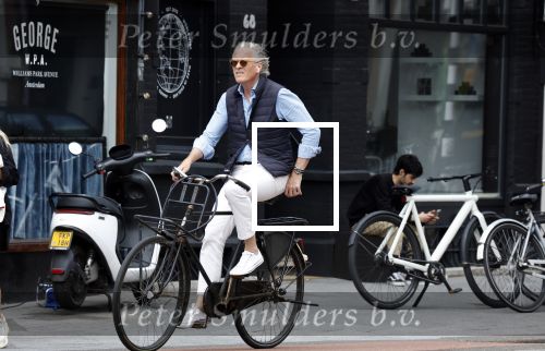 Amsterdam 16 juli 2023
Jort Kelder op de fiets in Amsterdam zuid.