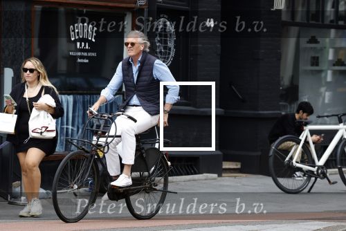 Amsterdam 16 juli 2023
Jort Kelder op de fiets in Amsterdam zuid.