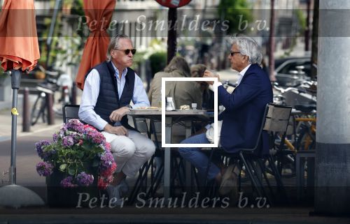 Amsterdam 19 juli 2023
Jort Kelder en Yvo van Regteren Altena  op terras in het centrum van Amsterdam.
