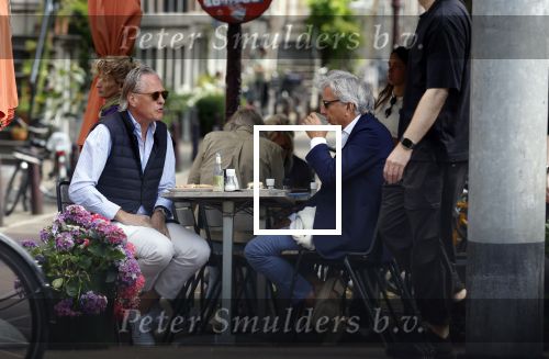 Amsterdam 19 juli 2023
Jort Kelder en Yvo van Regteren Altena  op terras in het centrum van Amsterdam.