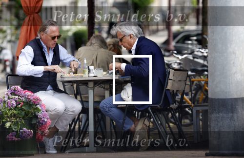 Amsterdam 19 juli 2023
Jort Kelder en Yvo van Regteren Altena  op terras in het centrum van Amsterdam.