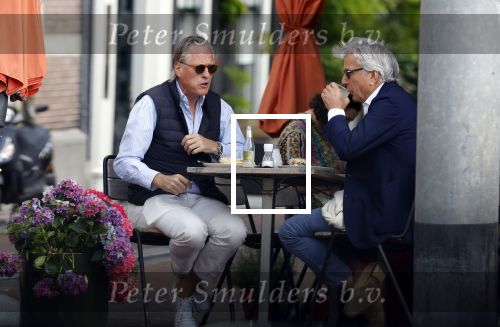 Amsterdam 19 juli 2023
Jort Kelder en Yvo van Regteren Altena  op terras in het centrum van Amsterdam.