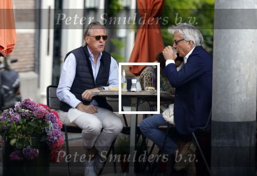 Amsterdam 19 juli 2023
Jort Kelder en Yvo van Regteren Altena  op terras in het centrum van Amsterdam.