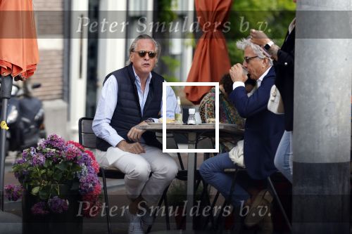 Amsterdam 19 juli 2023
Jort Kelder en Yvo van Regteren Altena  op terras in het centrum van Amsterdam.