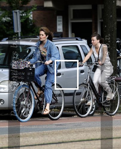 Amsterdam 15 16 en 17 juli 2023
Art Rooijakkers en zijn vriendin Karlijn Gudden wonen samen in hun nieuwe huis in Amsterdam zuid.