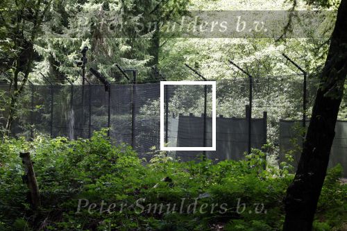 Lage Vuursche 28 juli 2023
Palijs Drakensteyn van prinss Beatrix . De poort is geschilderd en in de tuin staan hekken met donkee doeken voor privacy . Naast het landgoed is een stuk bouwgrond te koop.