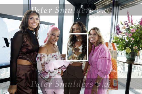 Amsterdam 4 juli 2023
Presentatie Kek Mama cover met Kim Feenstra en Maria Tailort in het Double Tree hotel.
Jannine Berkelaar hoofdredateur Kek Mama