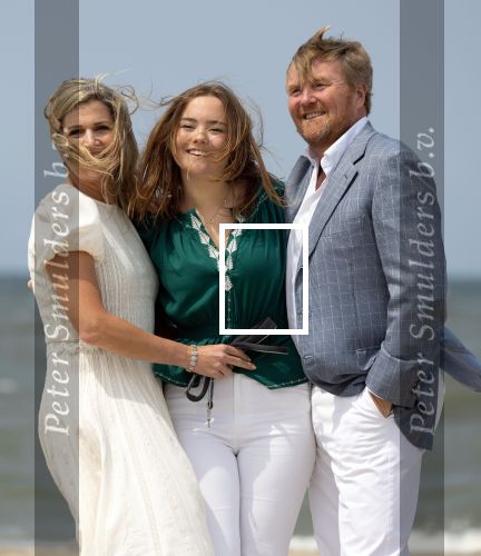 Den haag 30 juni 2023
Fotosessie op het strand Koning Willem Alexander, koningin Maxima en prinses Ariane, Prinses  Amalia en Prinses Alexia poseren tijdens de fotosessie op het strand met hond mambo.
