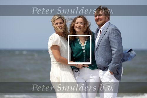 Den haag 30 juni 2023
Fotosessie op het strand Koning Willem Alexander, koningin Maxima en prinses Ariane, Prinses  Amalia en Prinses Alexia poseren tijdens de fotosessie op het strand met hond mambo.