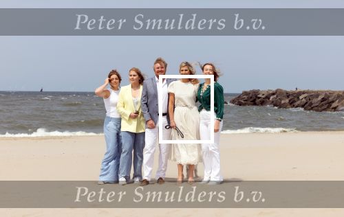 Den haag 30 juni 2023
Fotosessie op het strand Koning Willem Alexander, koningin Maxima en prinses Ariane, Prinses  Amalia en Prinses Alexia poseren tijdens de fotosessie op het strand met hond mambo.