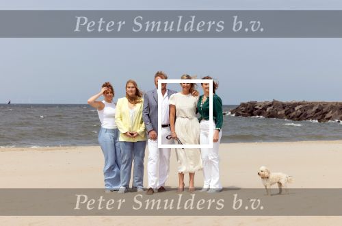 Den haag 30 juni 2023
Fotosessie op het strand Koning Willem Alexander, koningin Maxima en prinses Ariane, Prinses  Amalia en Prinses Alexia poseren tijdens de fotosessie op het strand met hond mambo.