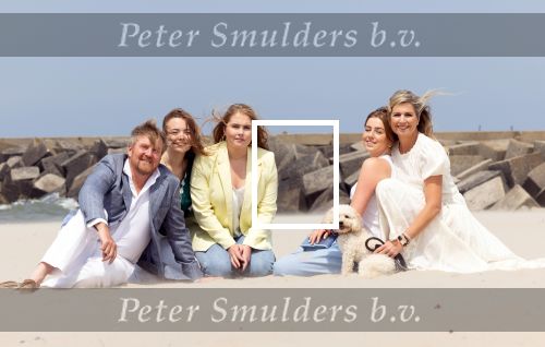 Den haag 30 juni 2023
Fotosessie op het strand Koning Willem Alexander, koningin Maxima en prinses Ariane, Prinses  Amalia en Prinses Alexia poseren tijdens de fotosessie op het strand met hond mambo.