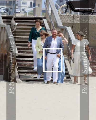Den haag 30 juni 2023
Fotosessie op het strand Koning Willem Alexander, koningin Maxima en prinses Ariane, Prinses  Amalia en Prinses Alexia poseren tijdens de fotosessie op het strand met hond mambo.
