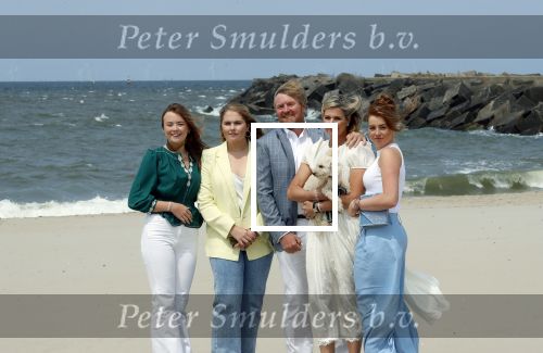 Den haag 30 juni 2023
Fotosessie op het strand Koning Willem Alexander, koningin Maxima en prinses Ariane, Prinses  Amalia en Prinses Alexia poseren tijdens de fotosessie op het strand met hond mambo.