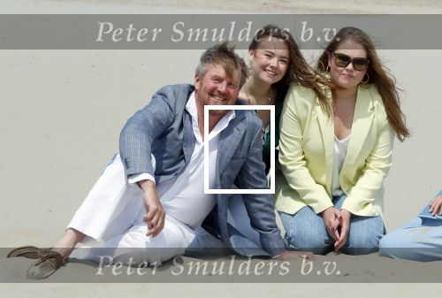 Den haag 30 juni 2023
Fotosessie op het strand Koning Willem Alexander, koningin Maxima en prinses Ariane, Prinses  Amalia en Prinses Alexia poseren tijdens de fotosessie op het strand met hond mambo.