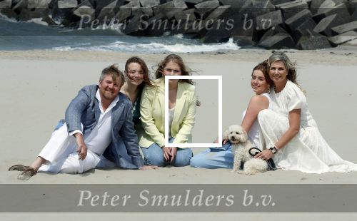 Den haag 30 juni 2023
Fotosessie op het strand Koning Willem Alexander, koningin Maxima en prinses Ariane, Prinses  Amalia en Prinses Alexia poseren tijdens de fotosessie op het strand met hond mambo.
