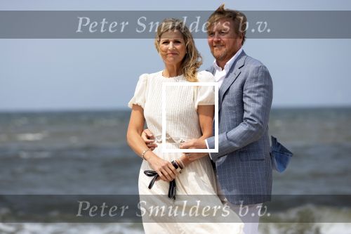 Den haag 30 juni 2023
Fotosessie op het strand Koning Willem Alexander, koningin Maxima en prinses Ariane, Prinses  Amalia en Prinses Alexia poseren tijdens de fotosessie op het strand met hond mambo.