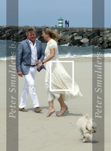 Den haag 30 juni 2023
Fotosessie op het strand Koning Willem Alexander, koningin Maxima en prinses Ariane, Prinses  Amalia en Prinses Alexia poseren tijdens de fotosessie op het strand met hond mambo.
