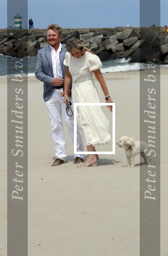 Den haag 30 juni 2023
Fotosessie op het strand Koning Willem Alexander, koningin Maxima en prinses Ariane, Prinses  Amalia en Prinses Alexia poseren tijdens de fotosessie op het strand met hond mambo.