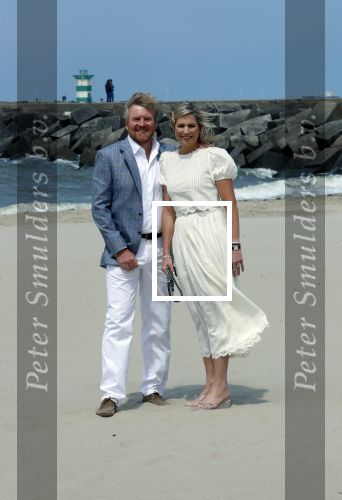 Den haag 30 juni 2023
Fotosessie op het strand Koning Willem Alexander, koningin Maxima en prinses Ariane, Prinses  Amalia en Prinses Alexia poseren tijdens de fotosessie op het strand met hond mambo.