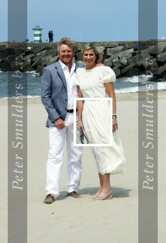 Den haag 30 juni 2023
Fotosessie op het strand Koning Willem Alexander, koningin Maxima en prinses Ariane, Prinses  Amalia en Prinses Alexia poseren tijdens de fotosessie op het strand met hond mambo.