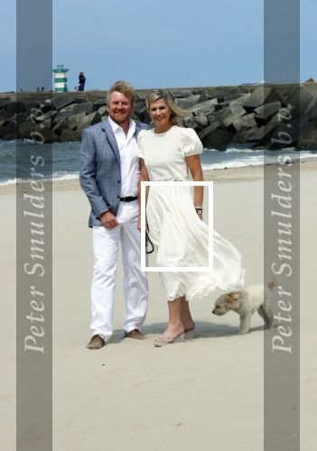 Den haag 30 juni 2023
Fotosessie op het strand Koning Willem Alexander, koningin Maxima en prinses Ariane, Prinses  Amalia en Prinses Alexia poseren tijdens de fotosessie op het strand met hond mambo.