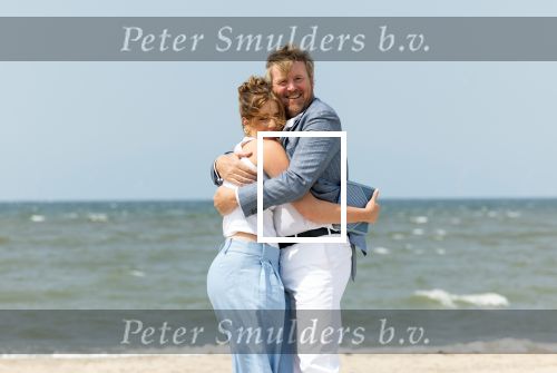 Den haag 30 juni 2023
Fotosessie op het strand Koning Willem Alexander, koningin Maxima en prinses Ariane, Prinses  Amalia en Prinses Alexia poseren tijdens de fotosessie op het strand met hond mambo.