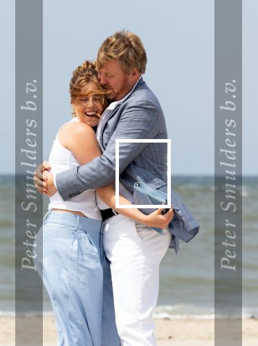 Den haag 30 juni 2023
Fotosessie op het strand Koning Willem Alexander, koningin Maxima en prinses Ariane, Prinses  Amalia en Prinses Alexia poseren tijdens de fotosessie op het strand met hond mambo.