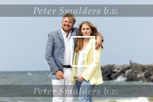 Den haag 30 juni 2023
Fotosessie op het strand Koning Willem Alexander, koningin Maxima en prinses Ariane, Prinses  Amalia en Prinses Alexia poseren tijdens de fotosessie op het strand met hond mambo.
