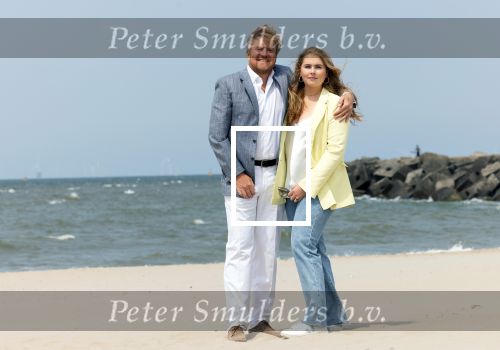 Den haag 30 juni 2023
Fotosessie op het strand Koning Willem Alexander, koningin Maxima en prinses Ariane, Prinses  Amalia en Prinses Alexia poseren tijdens de fotosessie op het strand met hond mambo.