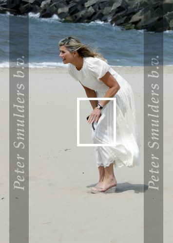 Den haag 30 juni 2023
Fotosessie op het strand Koning Willem Alexander, koningin Maxima en prinses Ariane, Prinses  Amalia en Prinses Alexia poseren tijdens de fotosessie op het strand met hond mambo.