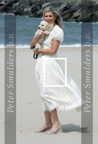 Den haag 30 juni 2023
Fotosessie op het strand Koning Willem Alexander, koningin Maxima en prinses Ariane, Prinses  Amalia en Prinses Alexia poseren tijdens de fotosessie op het strand met hond mambo.