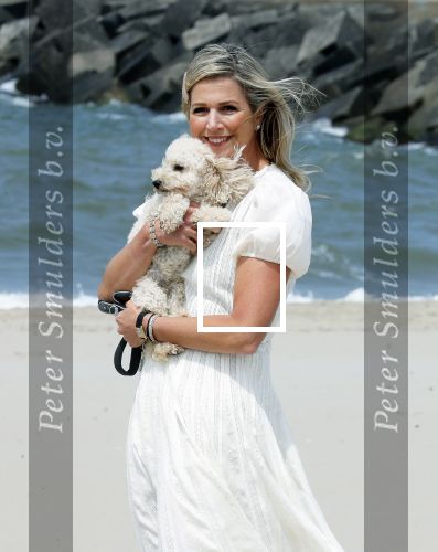 Den haag 30 juni 2023
Fotosessie op het strand Koning Willem Alexander, koningin Maxima en prinses Ariane, Prinses  Amalia en Prinses Alexia poseren tijdens de fotosessie op het strand met hond mambo.
