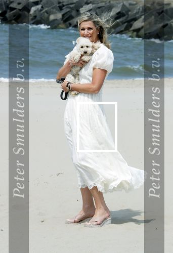 Den haag 30 juni 2023
Fotosessie op het strand Koning Willem Alexander, koningin Maxima en prinses Ariane, Prinses  Amalia en Prinses Alexia poseren tijdens de fotosessie op het strand met hond mambo.