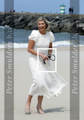 Den haag 30 juni 2023
Fotosessie op het strand Koning Willem Alexander, koningin Maxima en prinses Ariane, Prinses  Amalia en Prinses Alexia poseren tijdens de fotosessie op het strand met hond mambo.
