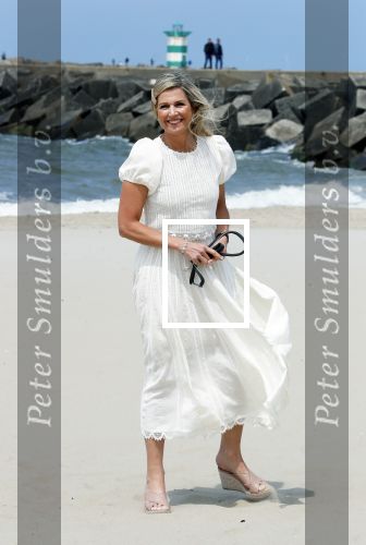 Den haag 30 juni 2023
Fotosessie op het strand Koning Willem Alexander, koningin Maxima en prinses Ariane, Prinses  Amalia en Prinses Alexia poseren tijdens de fotosessie op het strand met hond mambo.
