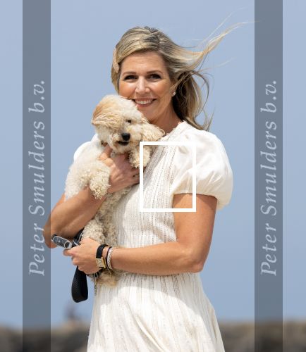 Den haag 30 juni 2023
Fotosessie op het strand Koning Willem Alexander, koningin Maxima en prinses Ariane, Prinses  Amalia en Prinses Alexia poseren tijdens de fotosessie op het strand met hond mambo.