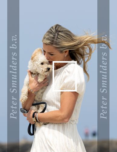 Den haag 30 juni 2023
Fotosessie op het strand Koning Willem Alexander, koningin Maxima en prinses Ariane, Prinses  Amalia en Prinses Alexia poseren tijdens de fotosessie op het strand met hond mambo.